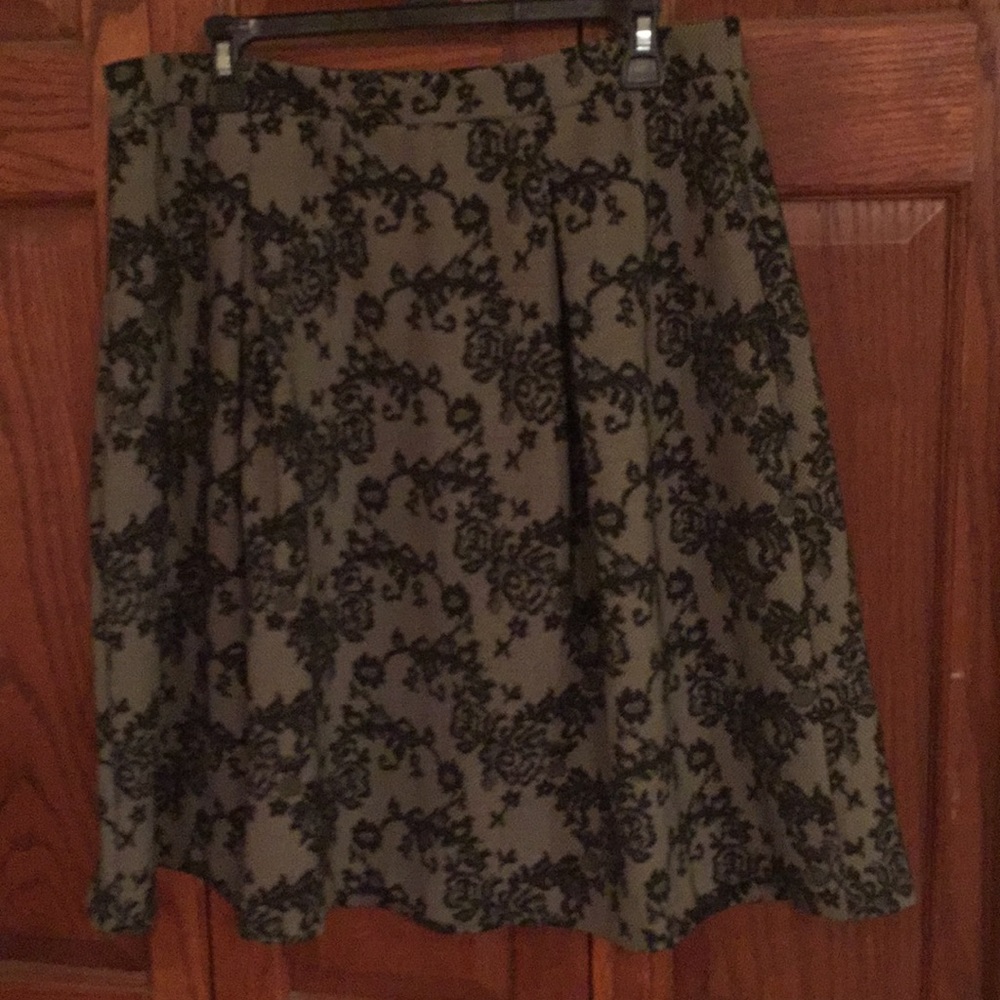 Black lace design skirt